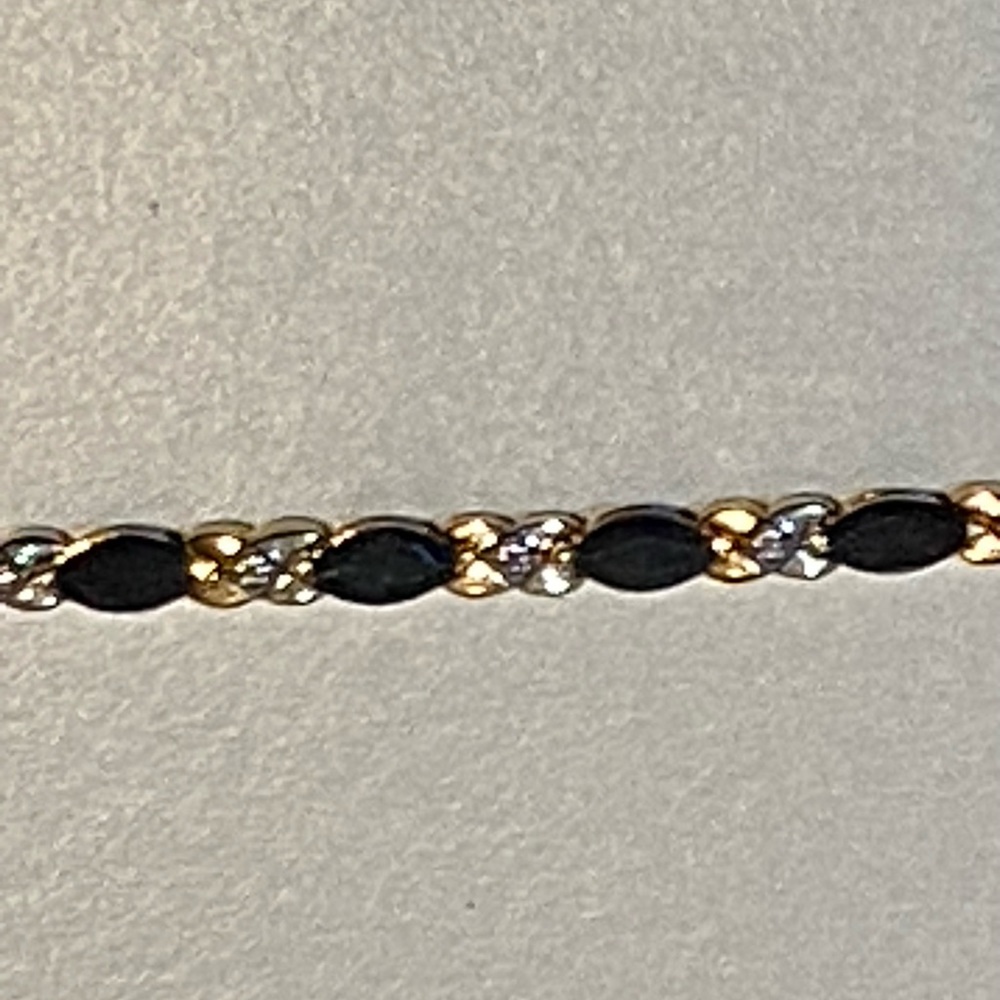 Elegant Gold and Black Bracelet - Picture 2 of 8